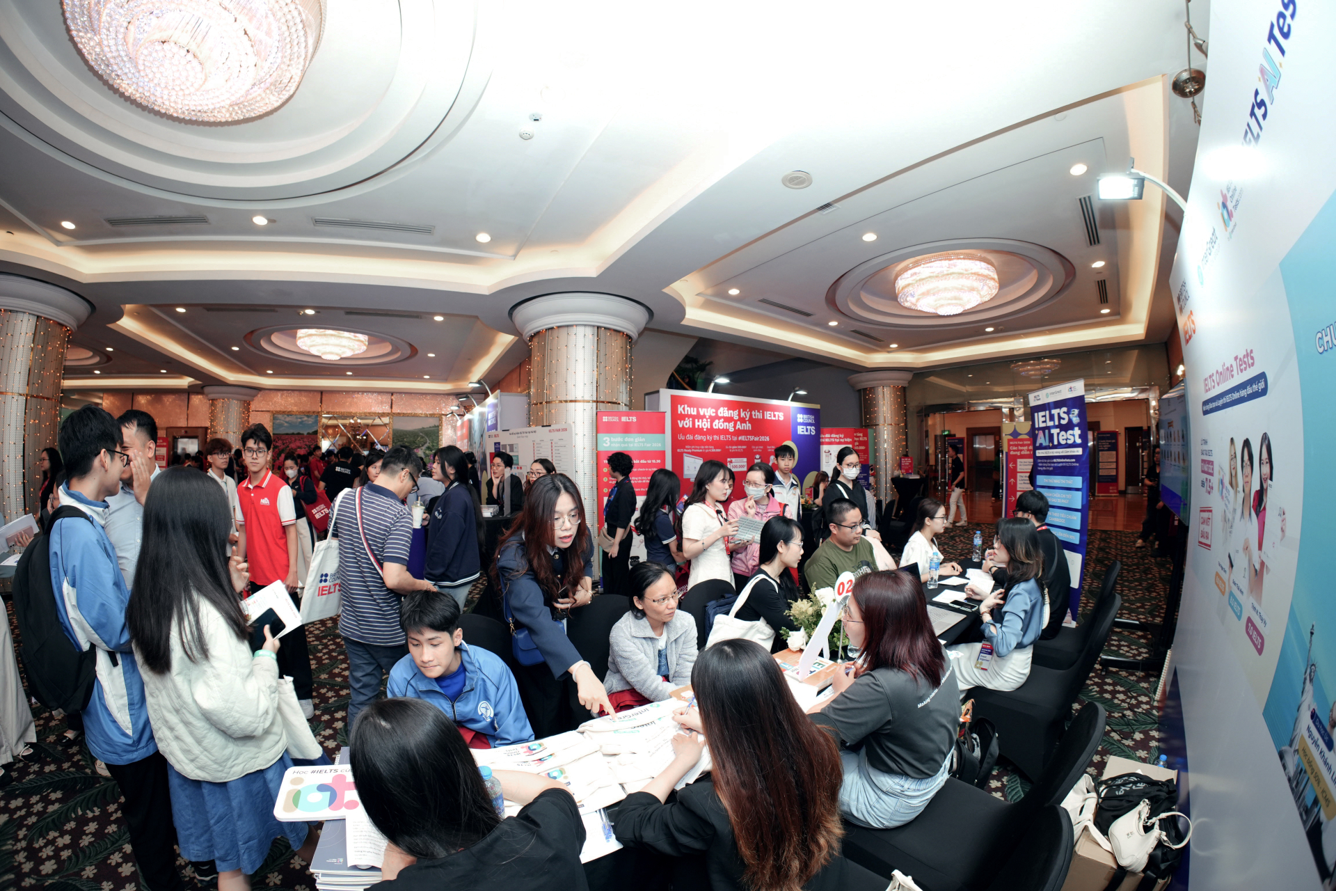 Không gian sự kiện