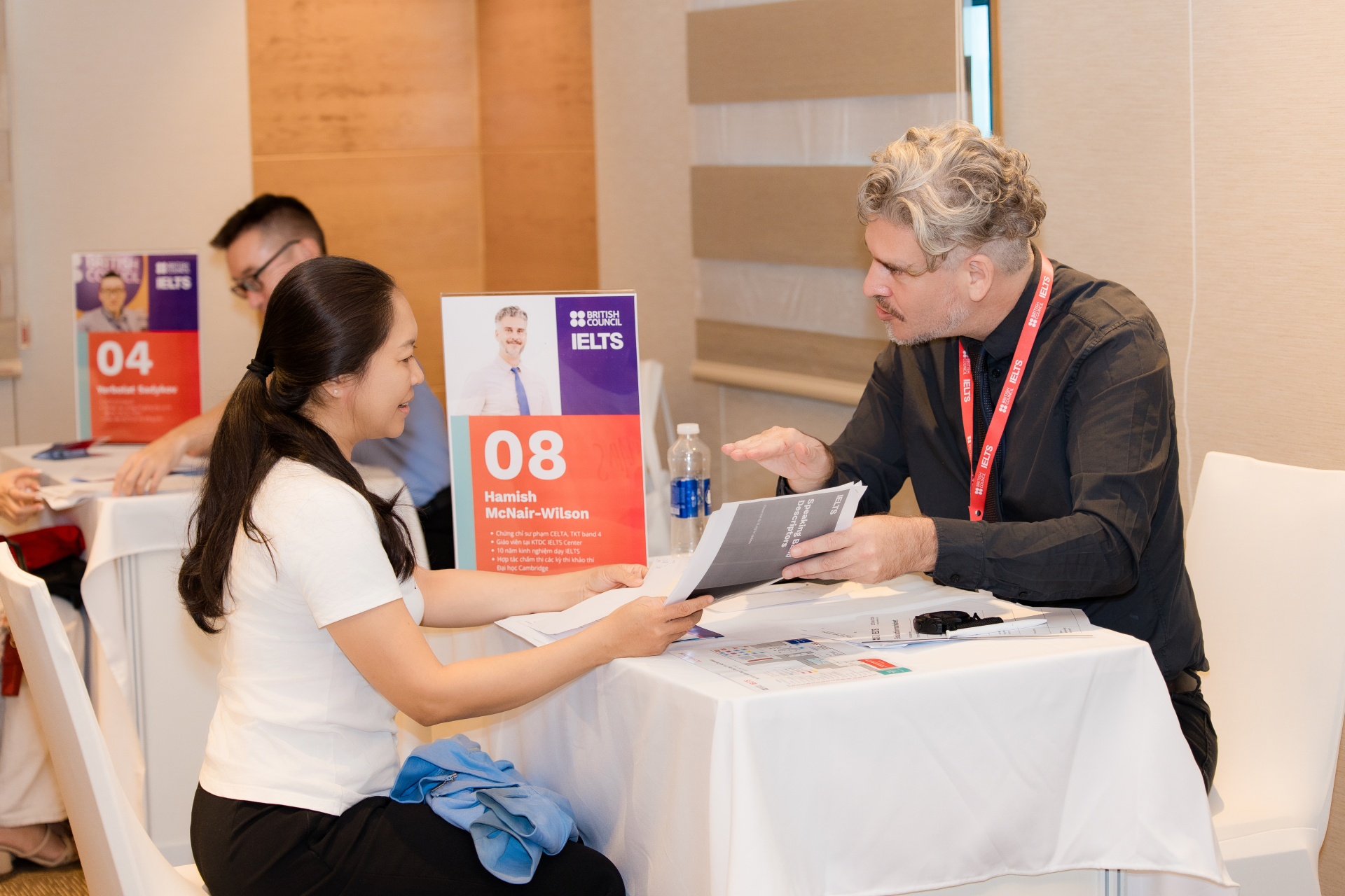 Người tham dự trải nghiệm thi thử cùng chuyên gia