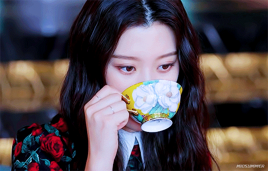 Hội chứng 'Kẻ mạo danh': Vì sao bạn giỏi nhưng luôn cảm thấy mình không xứng đáng?