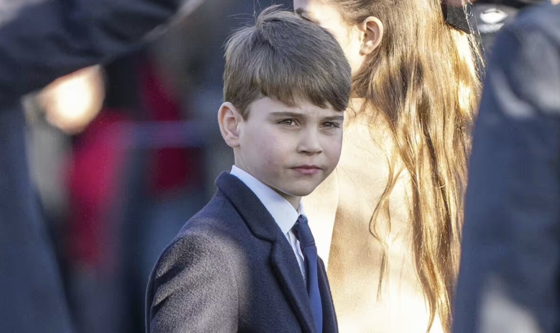 Vua Charles phá vỡ quy tắc khắt khe của cố Nữ hoàng, Hoàng tử út Louis là người 