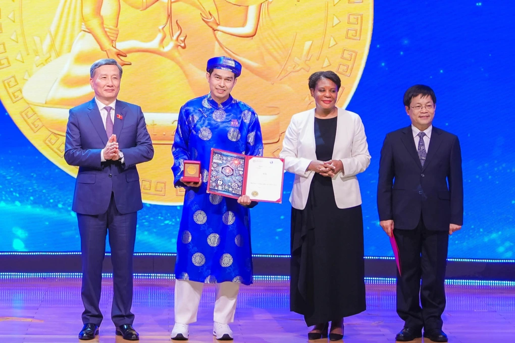 Công trình giúp ông giành giải Nhất SIU Prize là luận án tiến sĩ về “Kiểm tra hệ thống thực - ảo tự học”