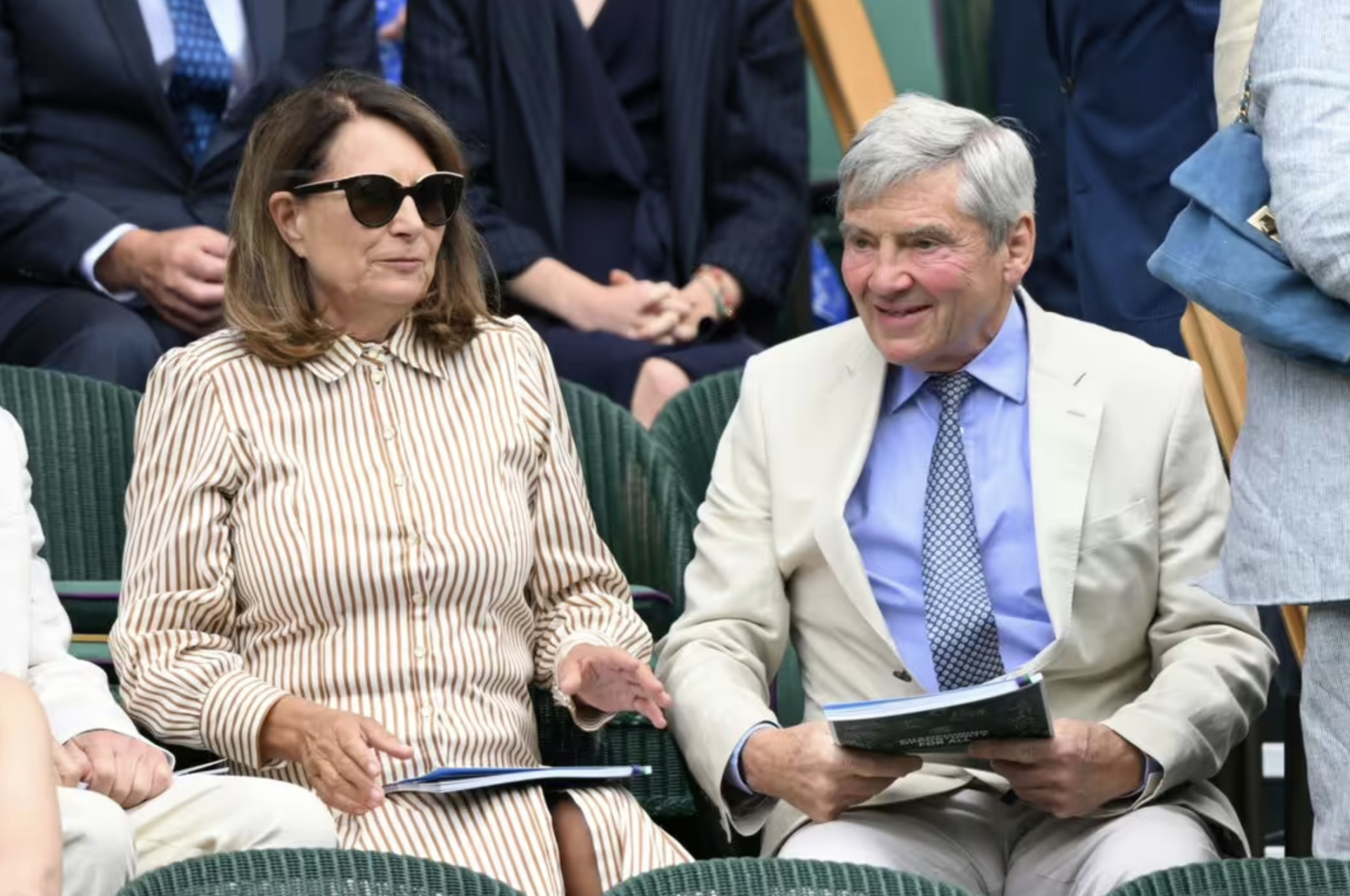 Hoàng tử Louis lộ diện trong lễ Phục sinh: Cậu út nhà Kate khiến fan rần rần vì ngoại hình trông hệt như