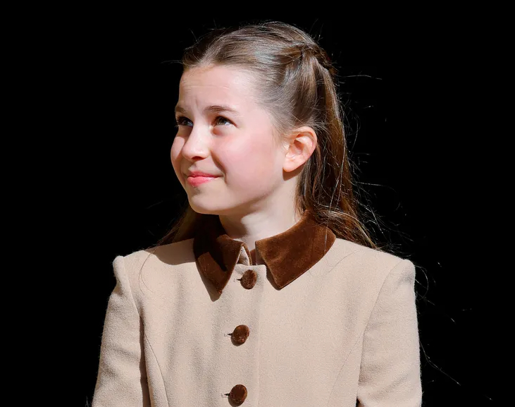 Mái tóc mây tết vương miện của Công chúa Charlotte khiến bố William