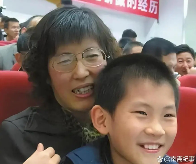 Cậu bé 10 tuổi này tài giỏi cỡ nào mà khi 