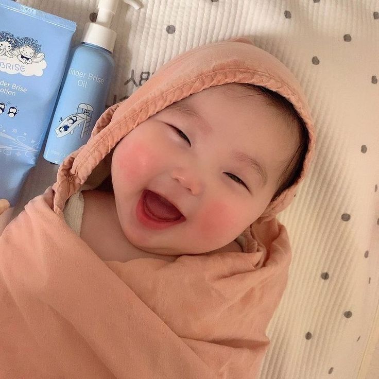 Vừa hết tháng ở cữ, trẻ sơ sinh quấy khóc liên tục: 6 nguyên nhân phổ biến cha mẹ không nên bỏ qua