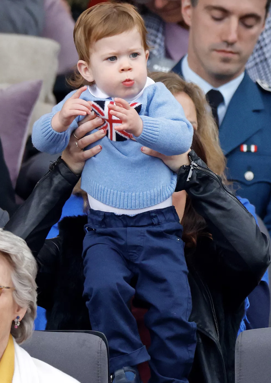 Điểm danh 14 chắt cưng Hoàng gia: Nữ hoàng đi xa, gia tài vô giá ở lại!