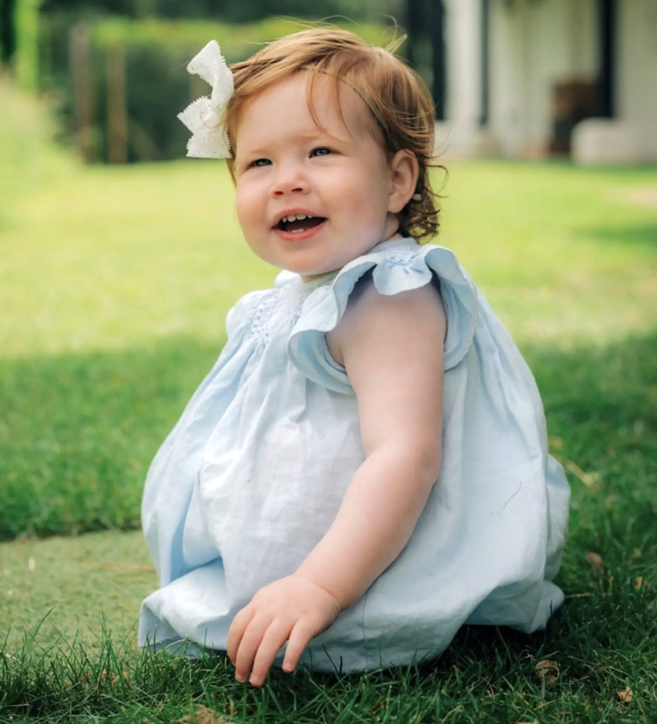 Điểm danh 14 chắt cưng Hoàng gia: Nữ hoàng đi xa, gia tài vô giá ở lại!