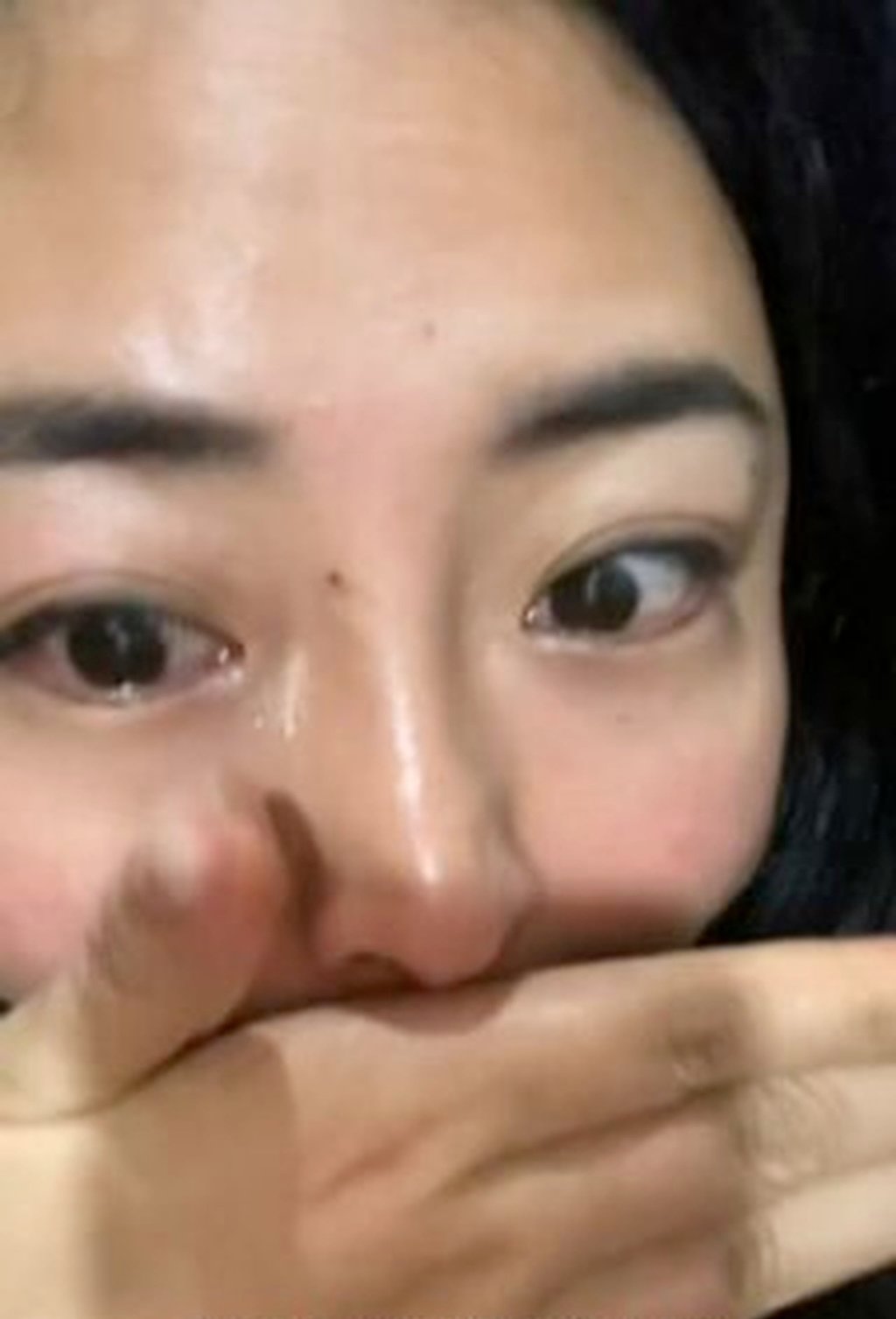 Chê lương bèo, nữ nhân viên thản nhiên ngủ nướng 5 tiếng ở công ty để 