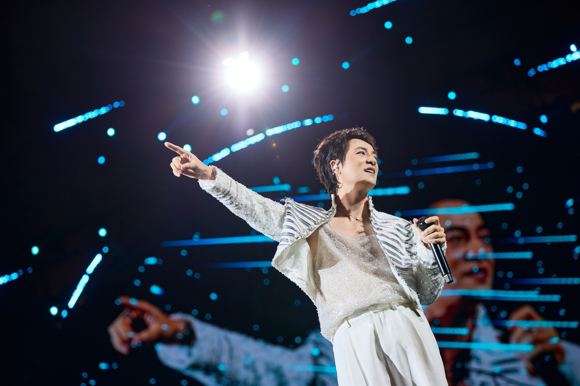 Đăng Khôi tung bản full màn hát Rock cực “cháy” tại concert: “Ferrari có cũ thì vẫn là Ferrari!”