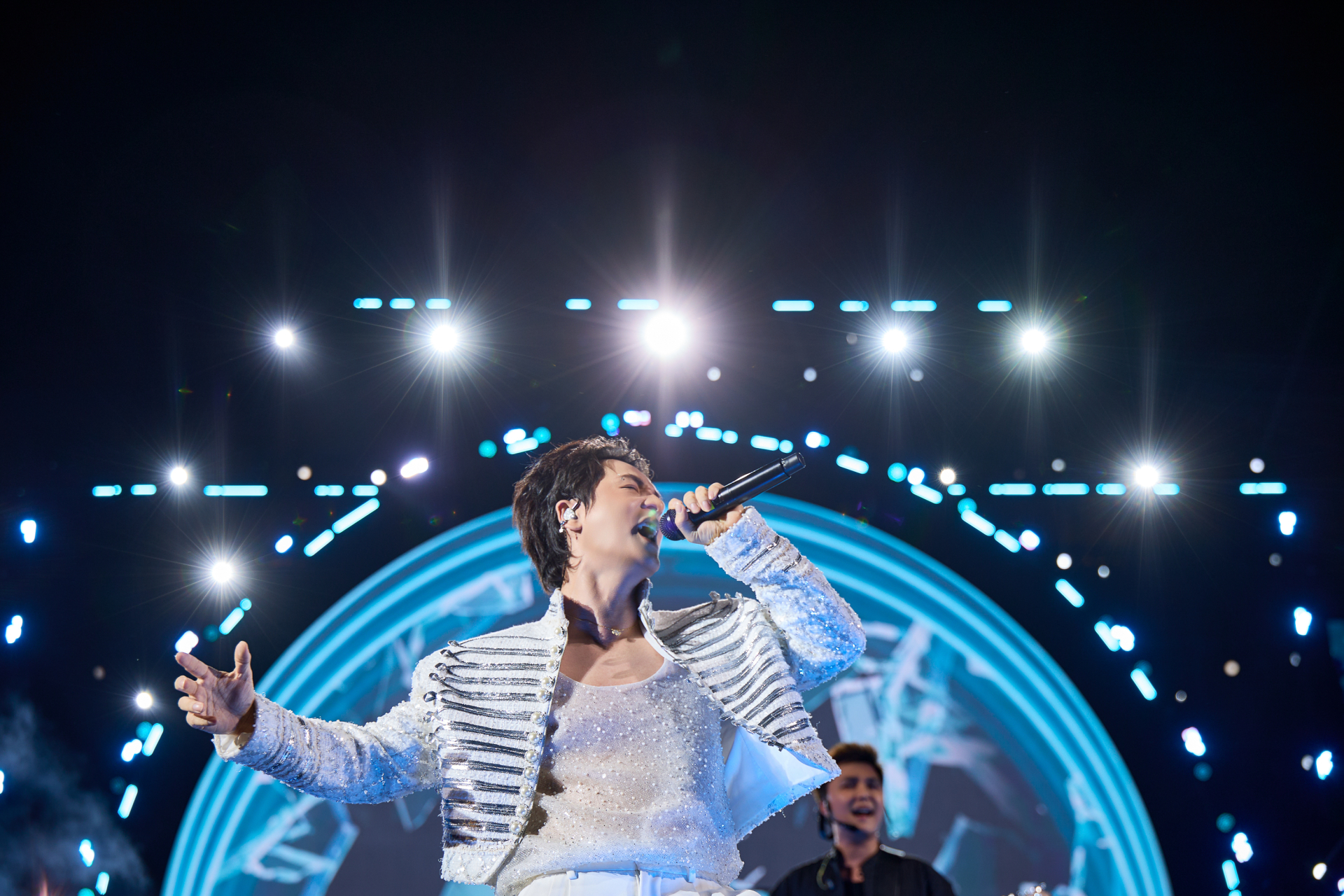 Đăng Khôi tung bản full màn hát Rock cực “cháy” tại concert: “Ferrari có cũ thì vẫn là Ferrari!”