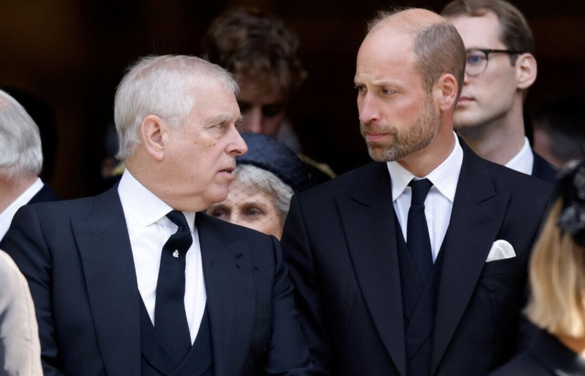 Sóng ngầm hoàng gia: Thân vương William động viên chú mình, đập tan tin đồn dồn ép tới cùng?