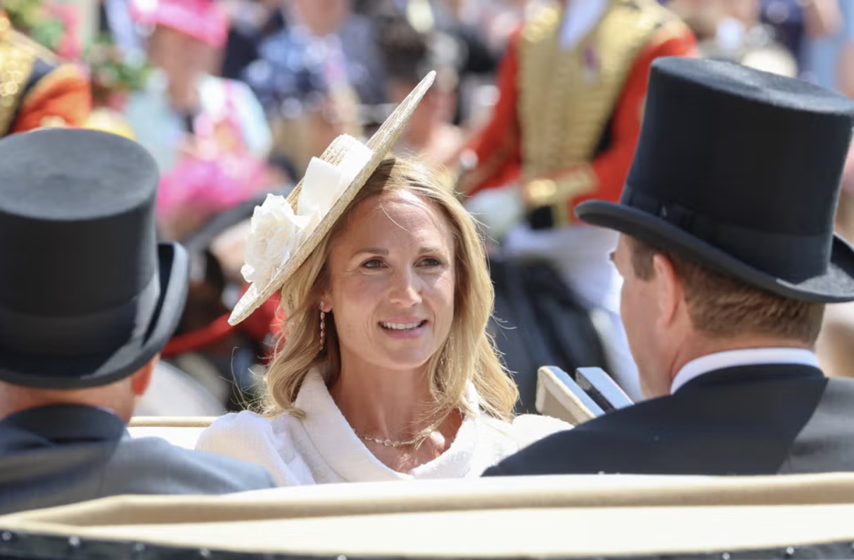 Sperling trong đoàn xe ngựa diễu hành tại Ascot.