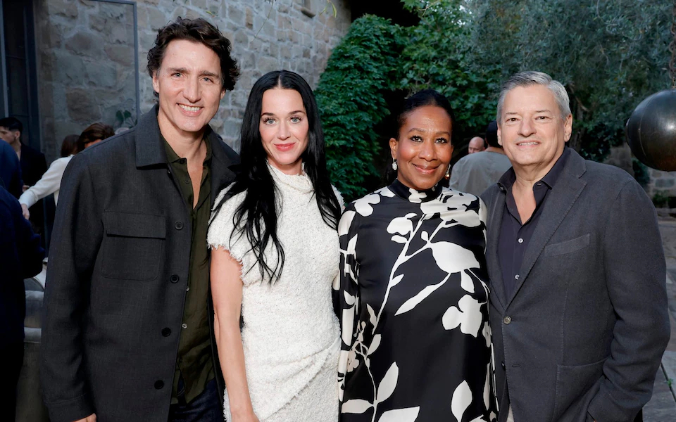 Meghan diện 'váy phục thù' tới tiệc sếp lớn Netflix