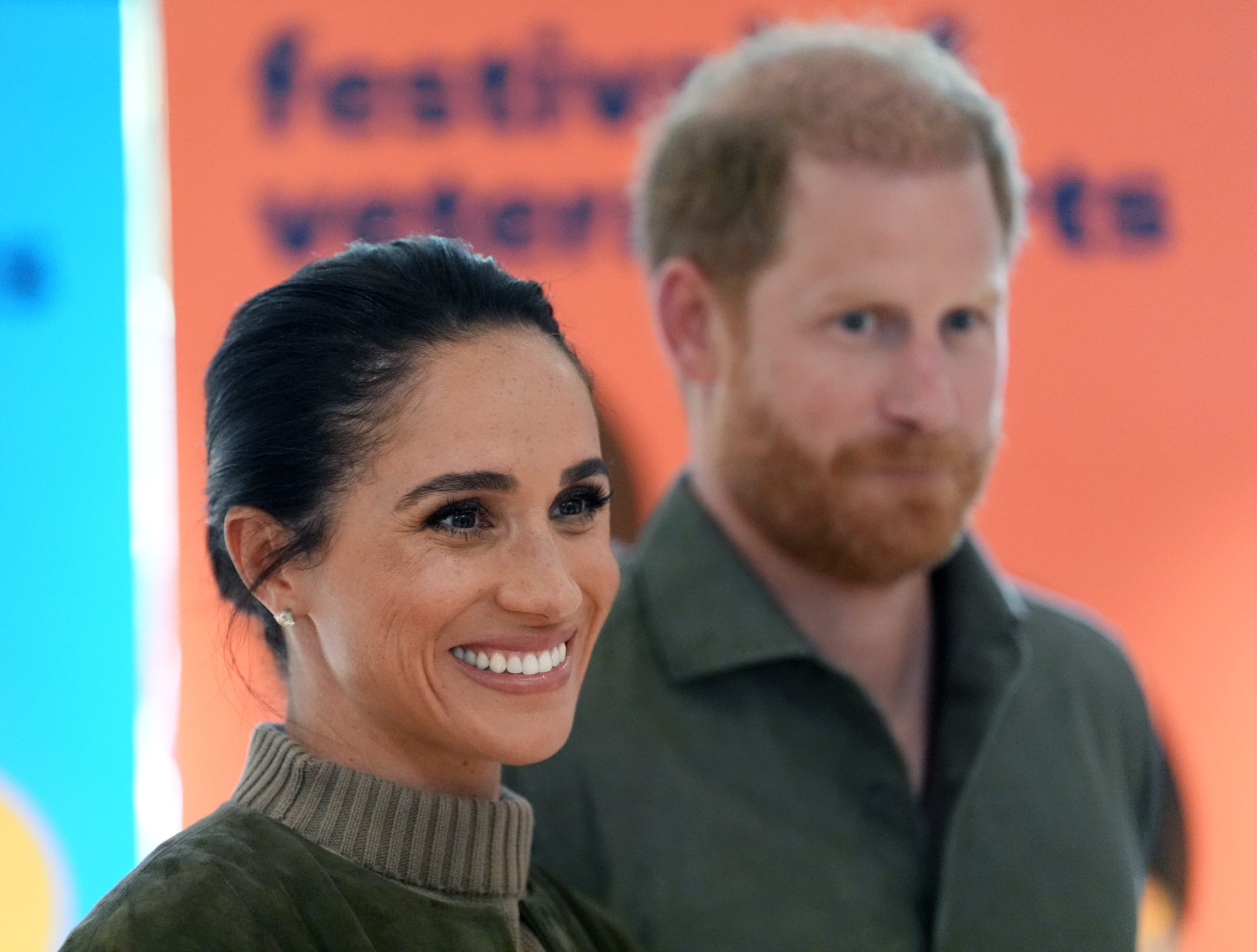Chuyến đi Úc của vợ chồng Harry-Meghan: Người xót tiền thuế ngán ngẩm chê bai, kẻ ấm lòng khen ngợi!