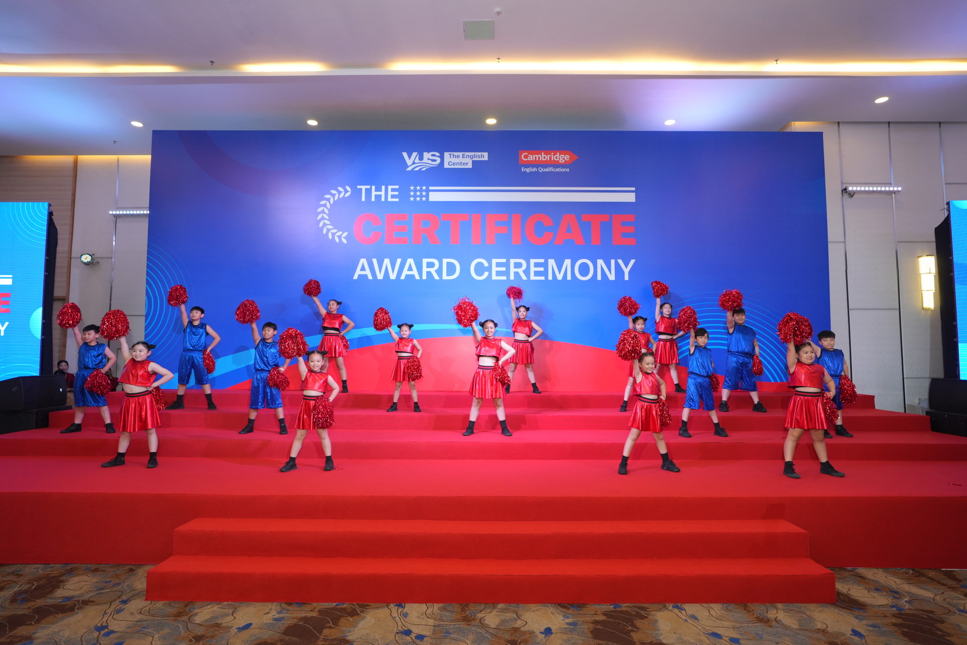 Tiết mục văn nghệ bài hát chủ đề chương trình Super Summer 2026 mở màn trong buổi lễ