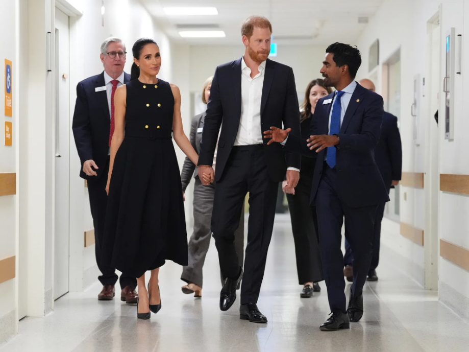 Meghan Markle sang Úc: Bán đồ qua app AI, khoe gu thời trang 