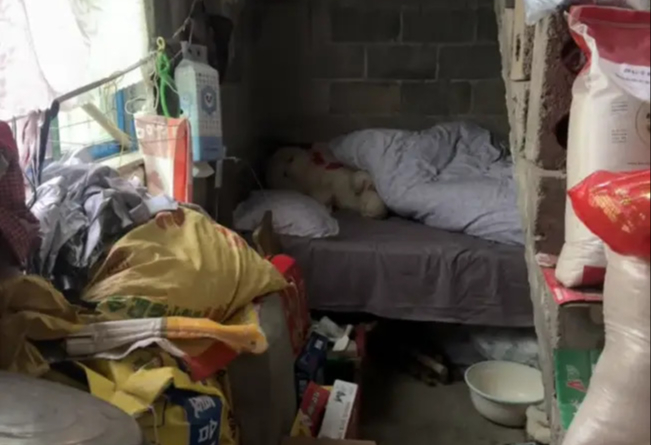 Điểm bất thường trên chiếc giường tố cáo 1 gia đình méo mó: Vết sẹo khó lành!