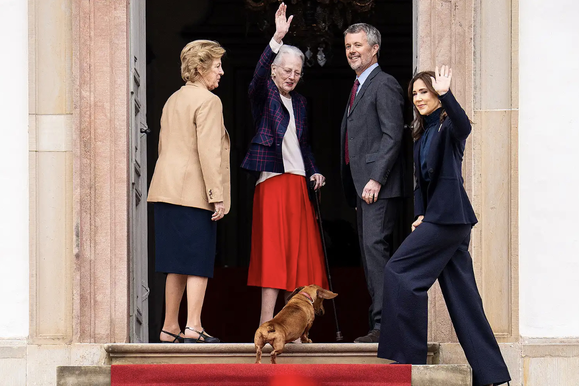 Sượng trân giữa sự kiện: Nữ hoàng Margrethe chấn chỉnh Vương hậu Mary chỉ vì một chú chó cưng