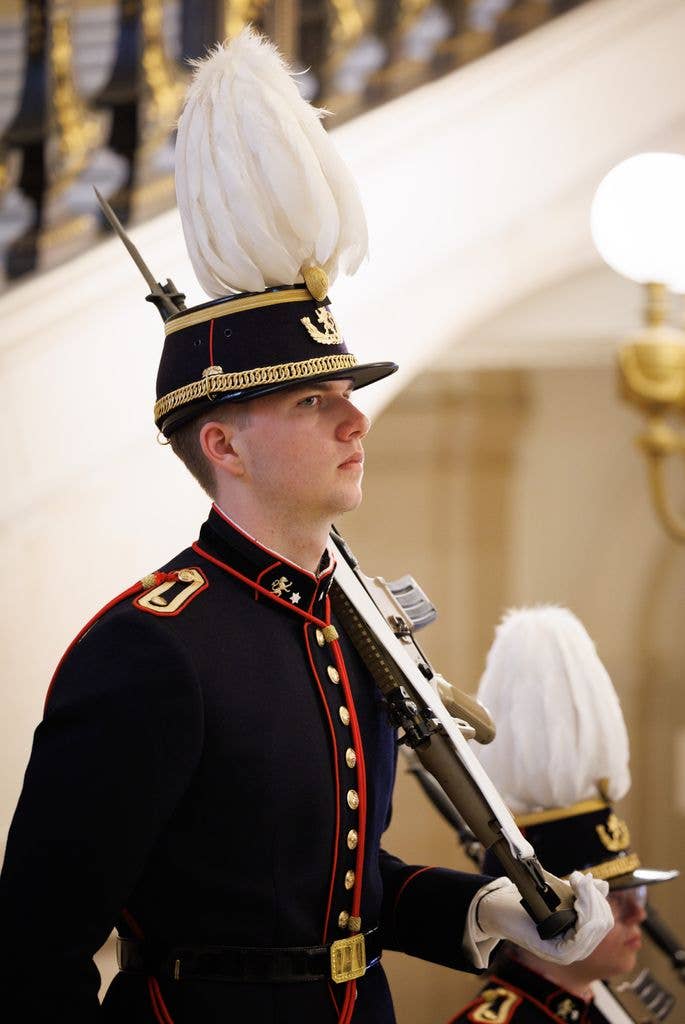 Quên William & Harry đi! Đây mới là 40 