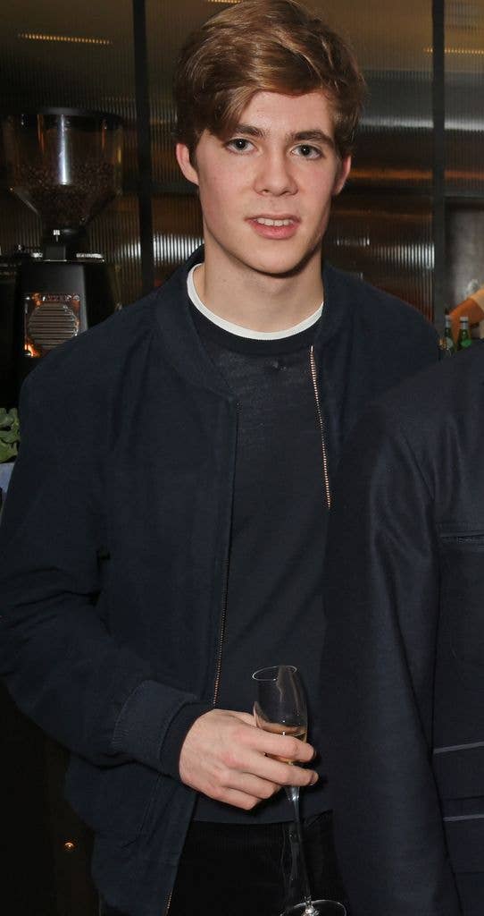 Quên William & Harry đi! Đây mới là 40 