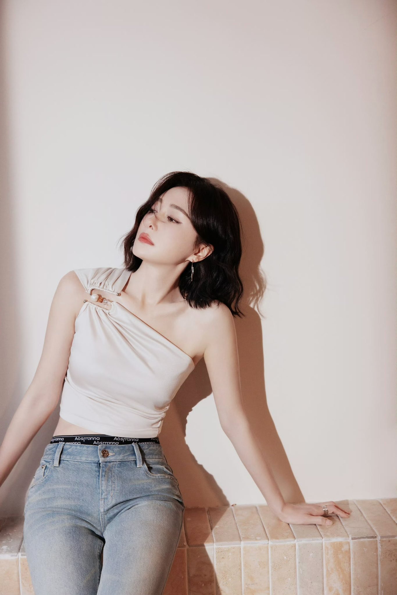 Biến cố lớn nhất tuổi 47 của Tần Lam: Phụ nữ không kết hôn, rốt cuộc lấy gì làm nơi nương tựa lúc xế chiều?