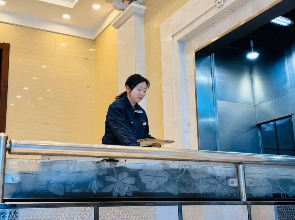 Cả thanh xuân làm bạn cùng tro cốt: Lời tự sự của những đóa 