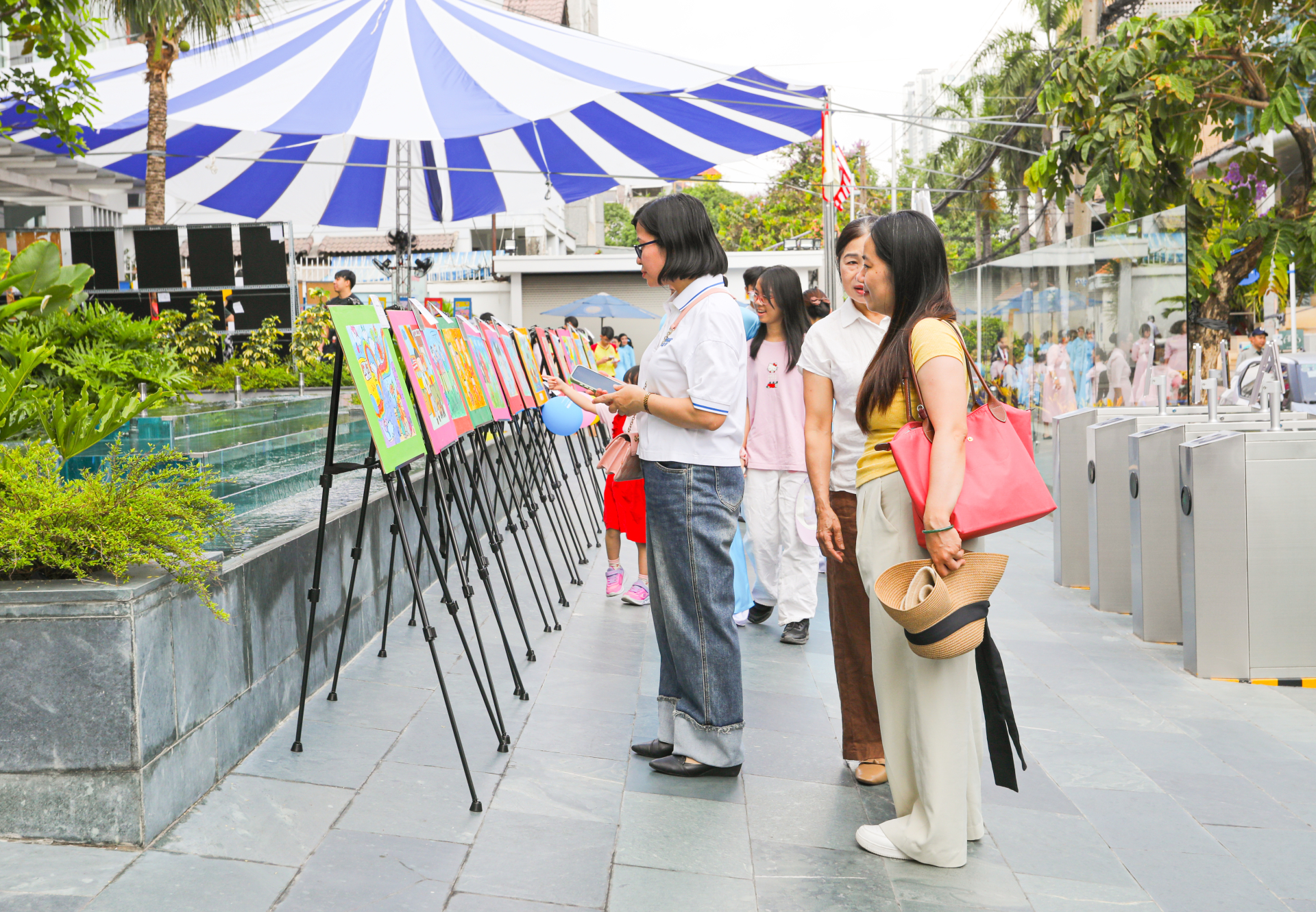 Triển lãm mỹ thuật “YOU ARE MY DESTINY - TWO WORLDS EXPERIENCE” thu hút sự quan tâm