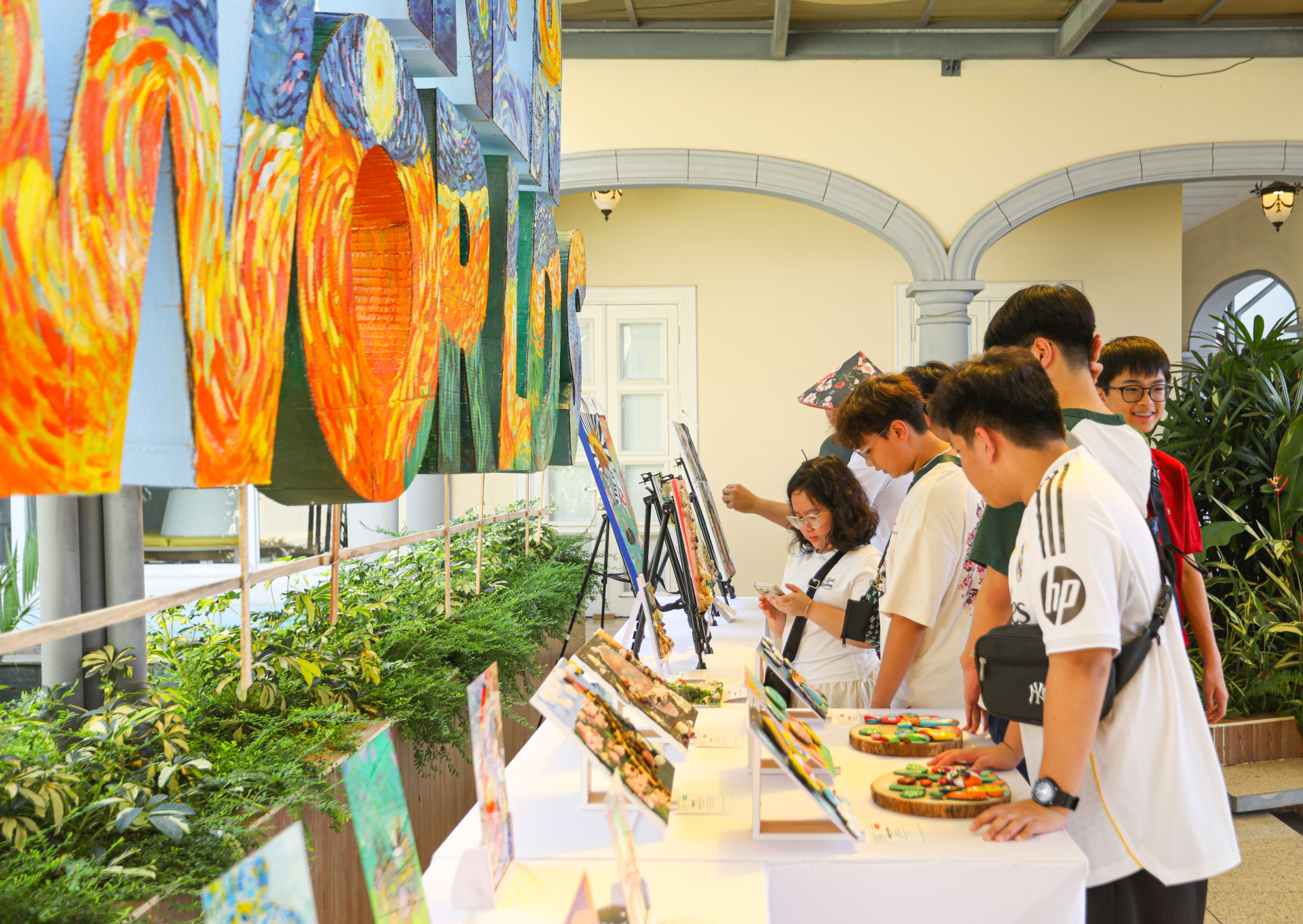 Triển lãm mỹ thuật đặc biệt quy tụ hàng trăm tác phẩm xuất sắc của học sinh từ bậc Tiểu học đến Trung học