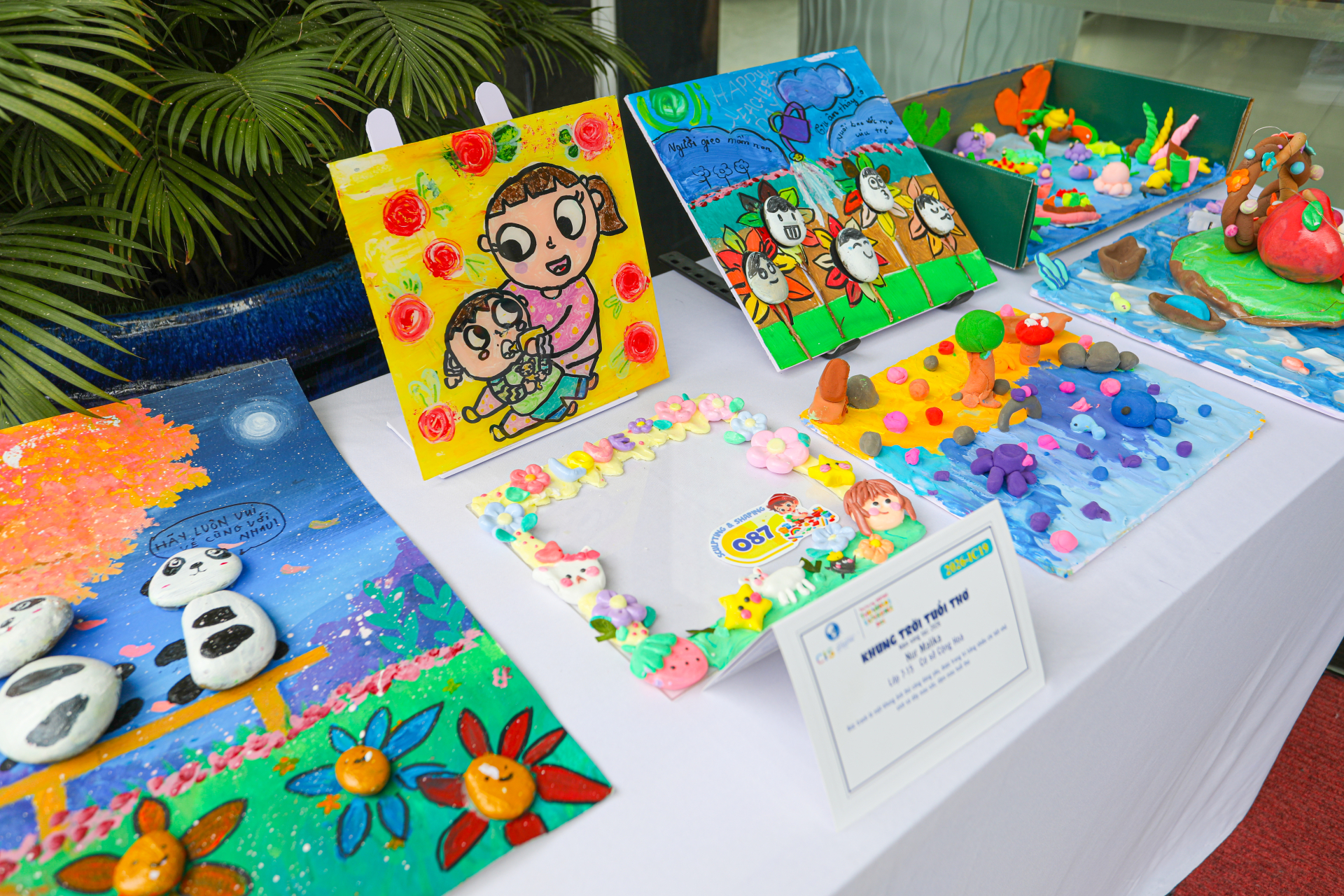 Triển lãm mỹ thuật “YOU ARE MY DESTINY - TWO WORLDS EXPERIENCE” là một phần trong hệ sinh thái các hoạt động giáo dục toàn diện mà Trường Quốc tế Á Châu không ngừng phát triển.  