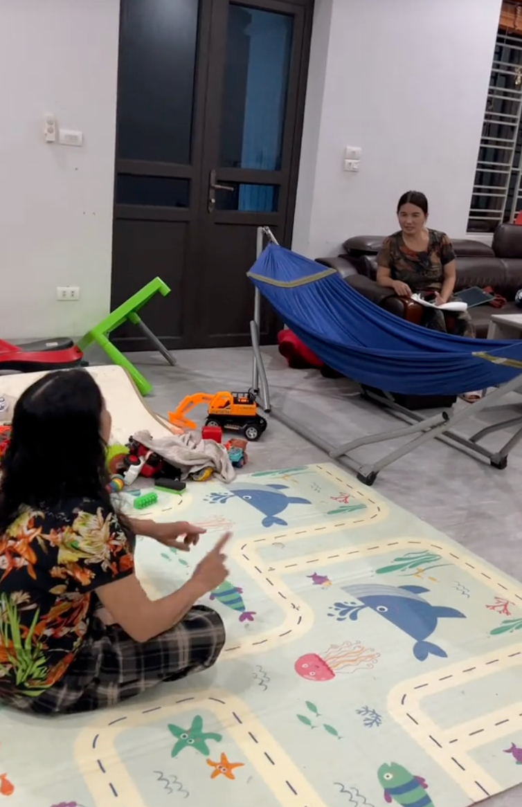 Mẹ đẻ sống chung một nhà với bố mẹ chồng: Bà ngoại Nghệ An lấy nước mắt của bao người bằng cách này!