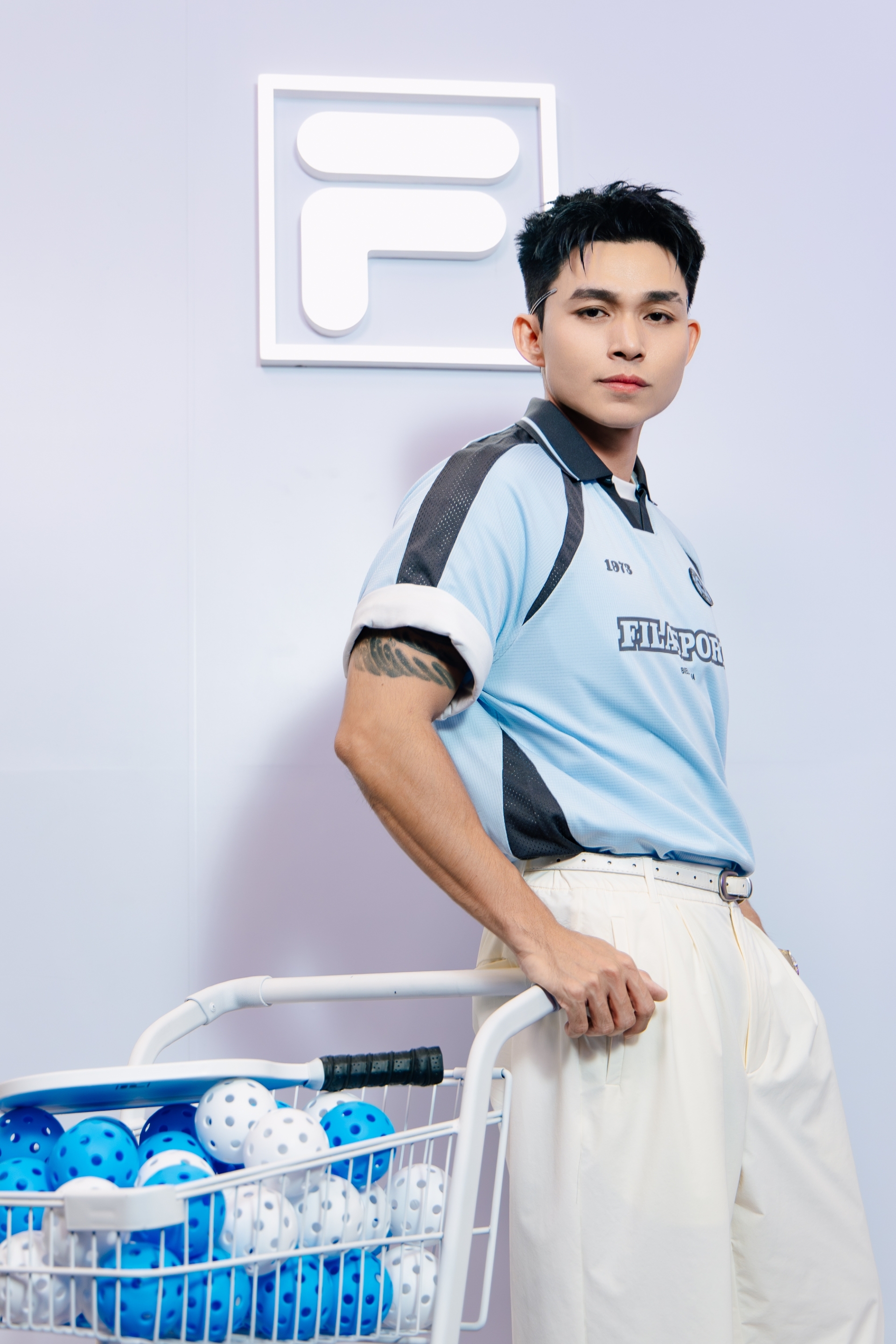 Jun Phạm ghi dấu với hình ảnh năng động, gần gũi, liên tục tương tác và khuấy động đám đông bằng nguồn năng lượng tích cực.