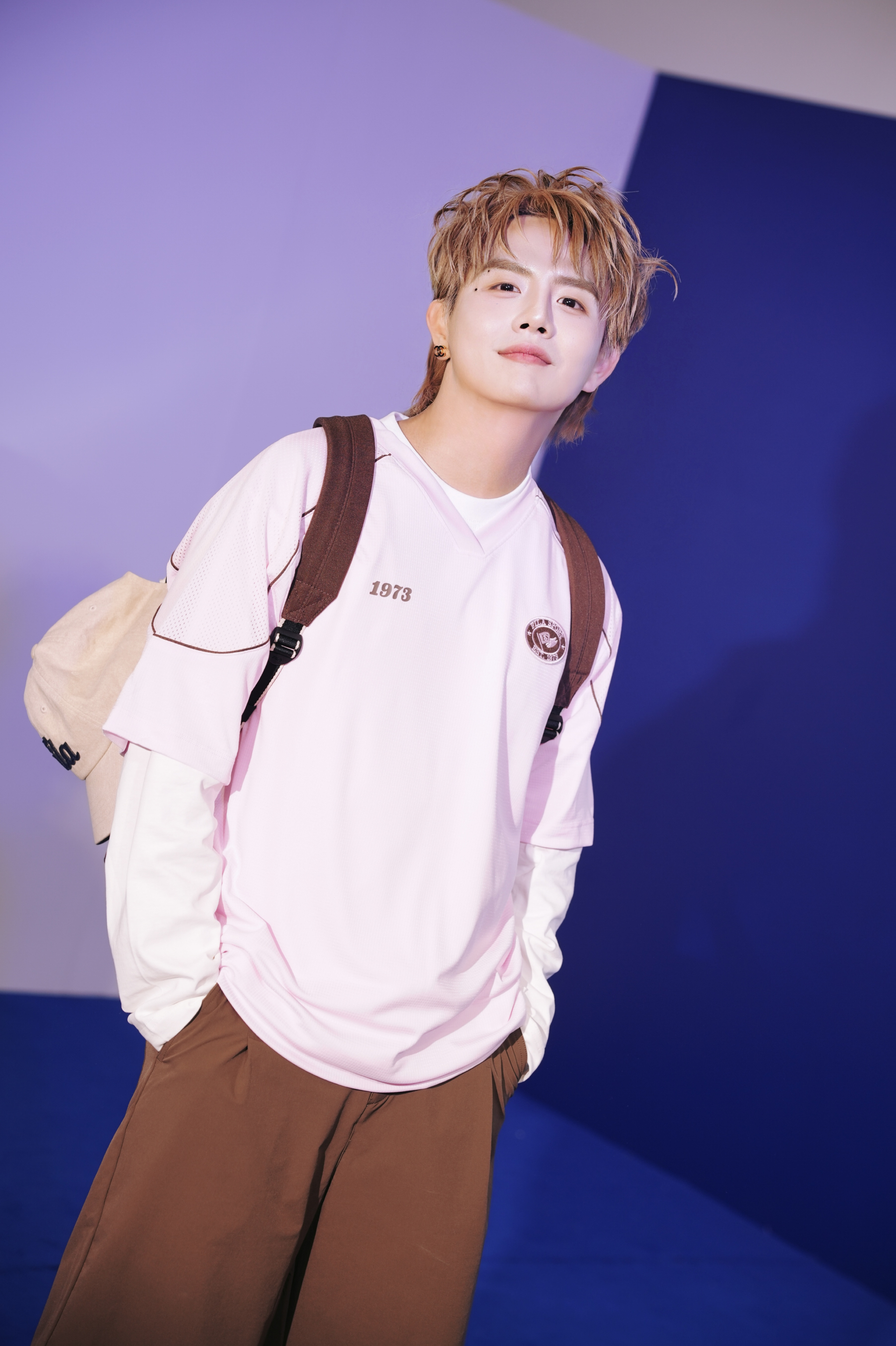 Duy Khánh giữ đúng “chất riêng” với sự duyên dáng và hoạt ngôn, khiến mọi khoảnh khắc giao lưu cùng Jun Phạm đều trở nên tự nhiên và đầy tiếng cười. 