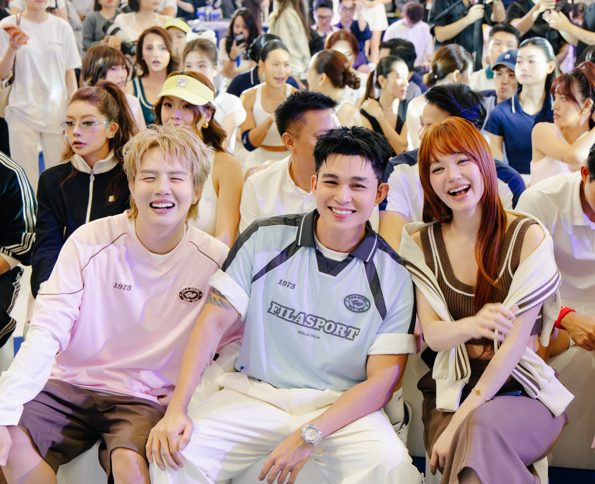   Xuất hiện với năng lượng cực cuồng nhiệt tại “Sân chơi Pickleball - Chinh phục trận đấu, bứt phá chất FILA” vừa qua, dàn celeb đình đám bao gồm Minh Hằng, Jun Phạm, Duy Khánh đã chiếm trọn spotlight từ những khoảnh khắc đầu tiên   