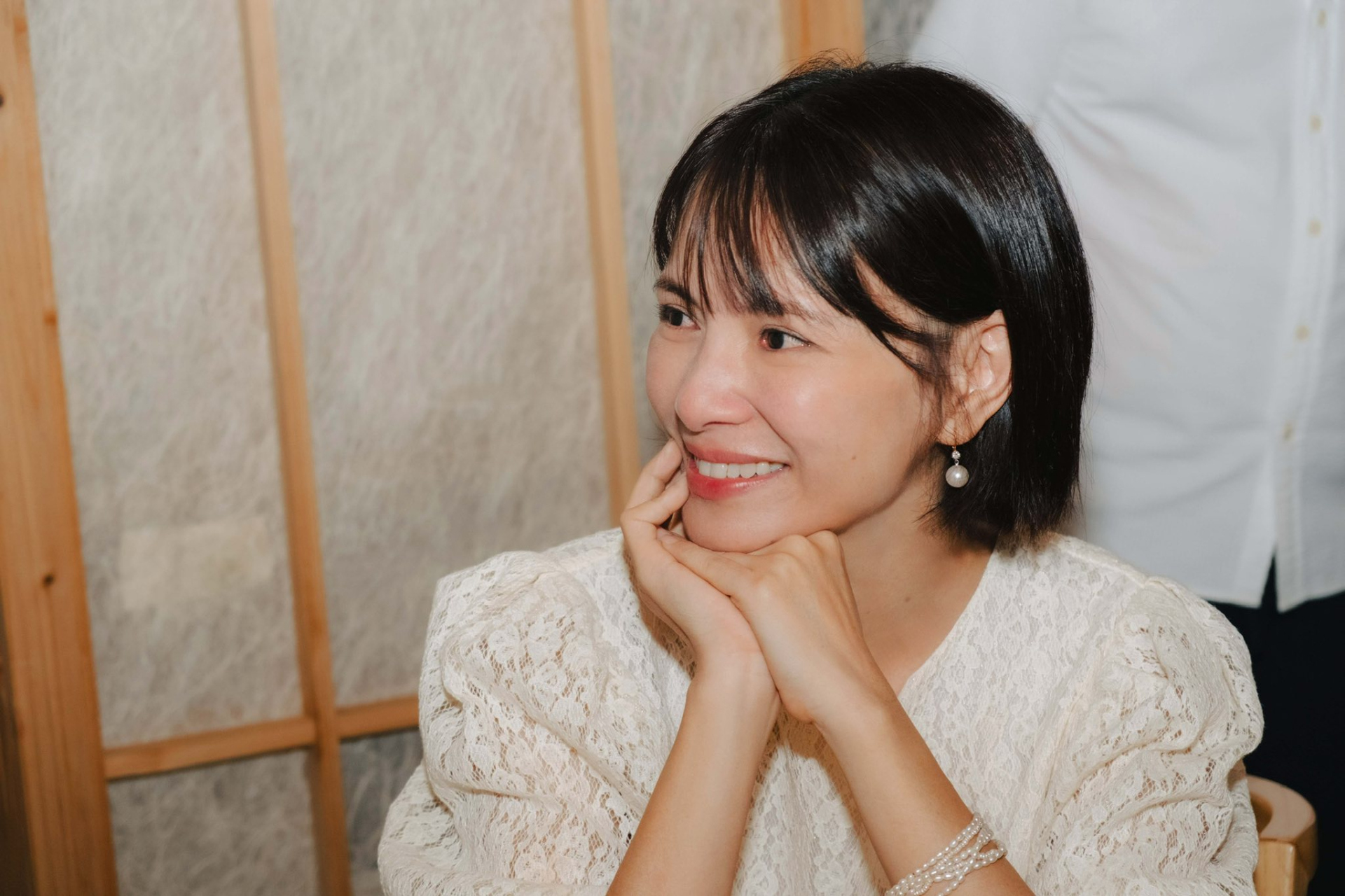 Ảnh hậu vứt bỏ hào quang, nuôi con riêng như con ruột để nhận lại nụ hôn công khai của chồng và 