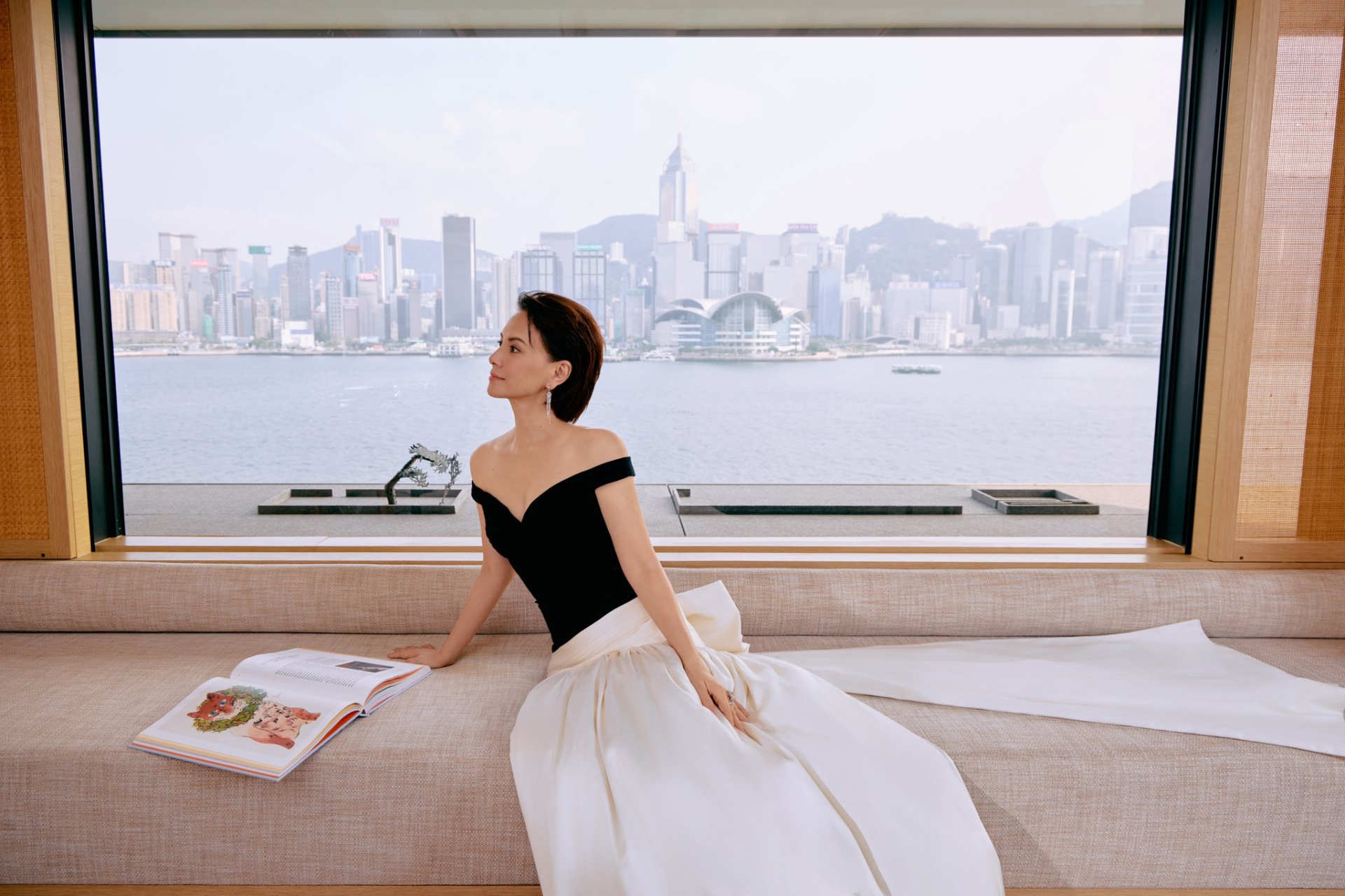 Ảnh hậu vứt bỏ hào quang, nuôi con riêng như con ruột để nhận lại nụ hôn công khai của chồng và 