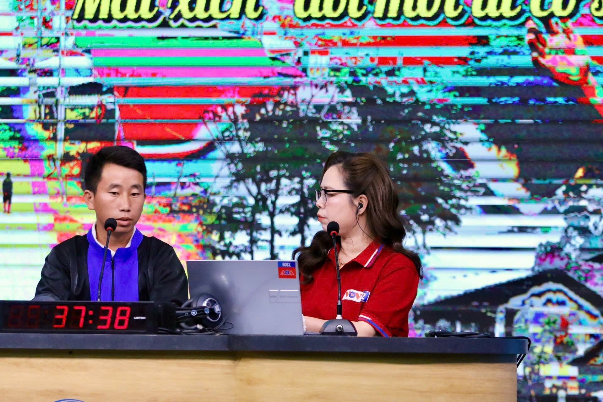 Từ tâm lũ Điện Biên đến cánh sóng trực tiếp: Chuyện người trưởng bản mang theo nhịp đập vùng cao