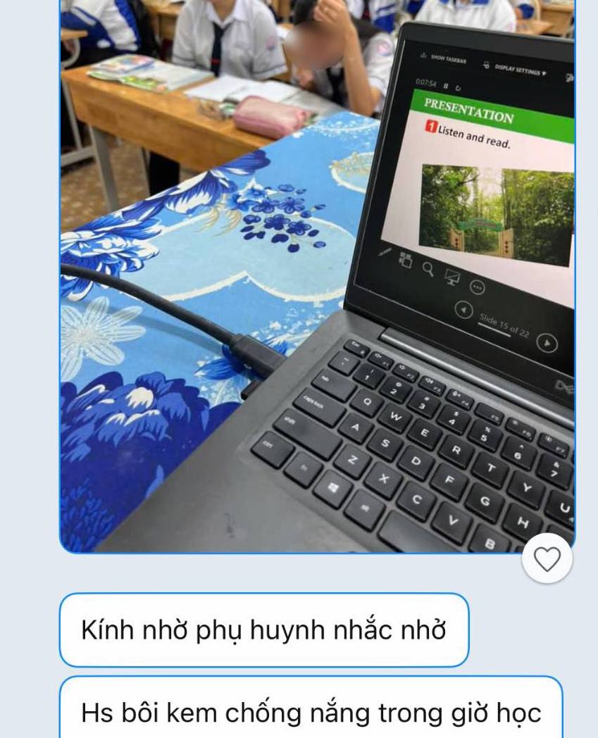 Cô giáo chụp lén hành động lạ của nữ sinh, biết mối quan hệ của 2 bên mà phì cười