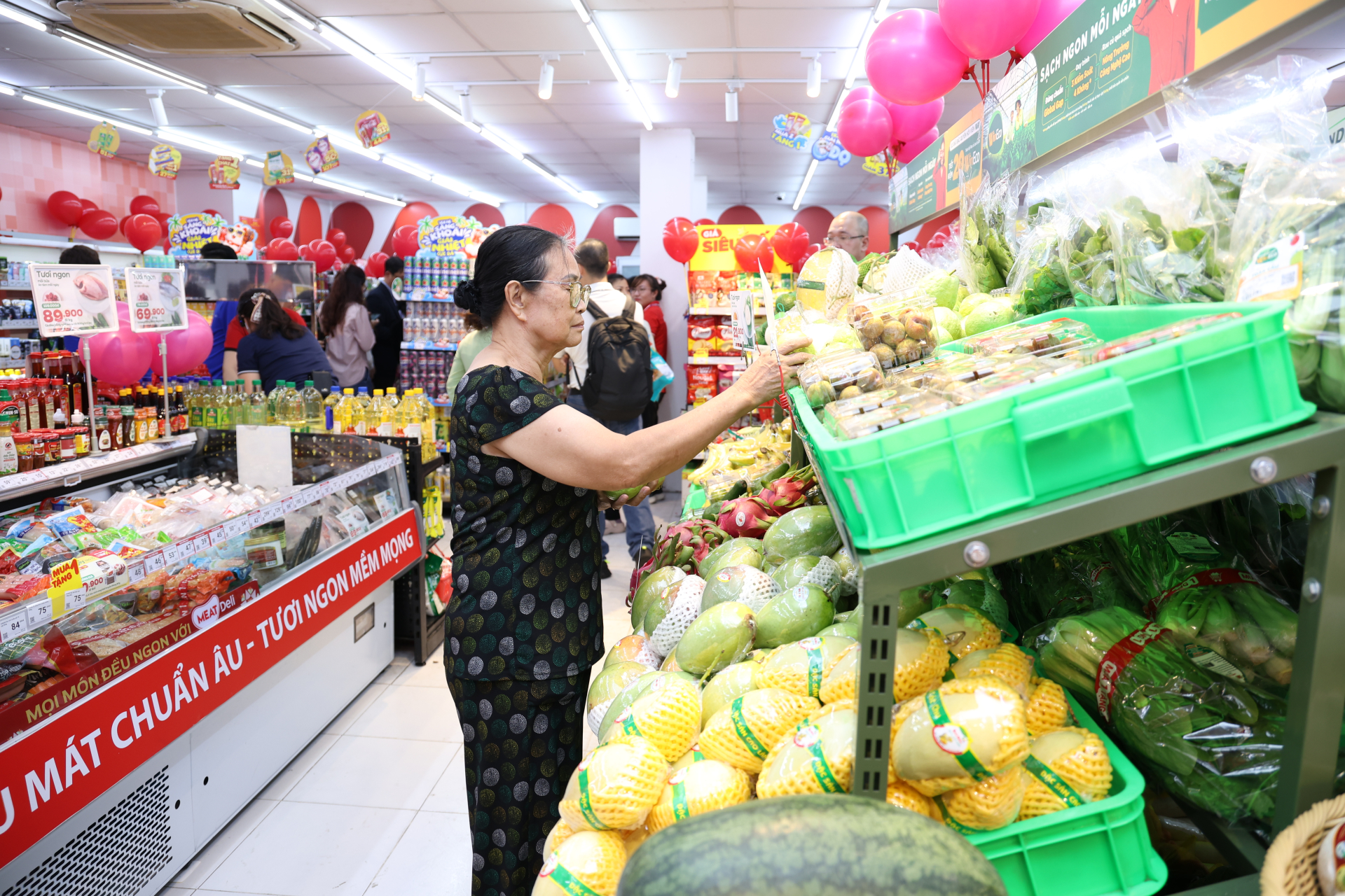 WinMart tăng 55% doanh thu dịp 30/4 - người tiêu dùng xuống tiền nhiều hơn hay siêu thị biết cách kéo khách?