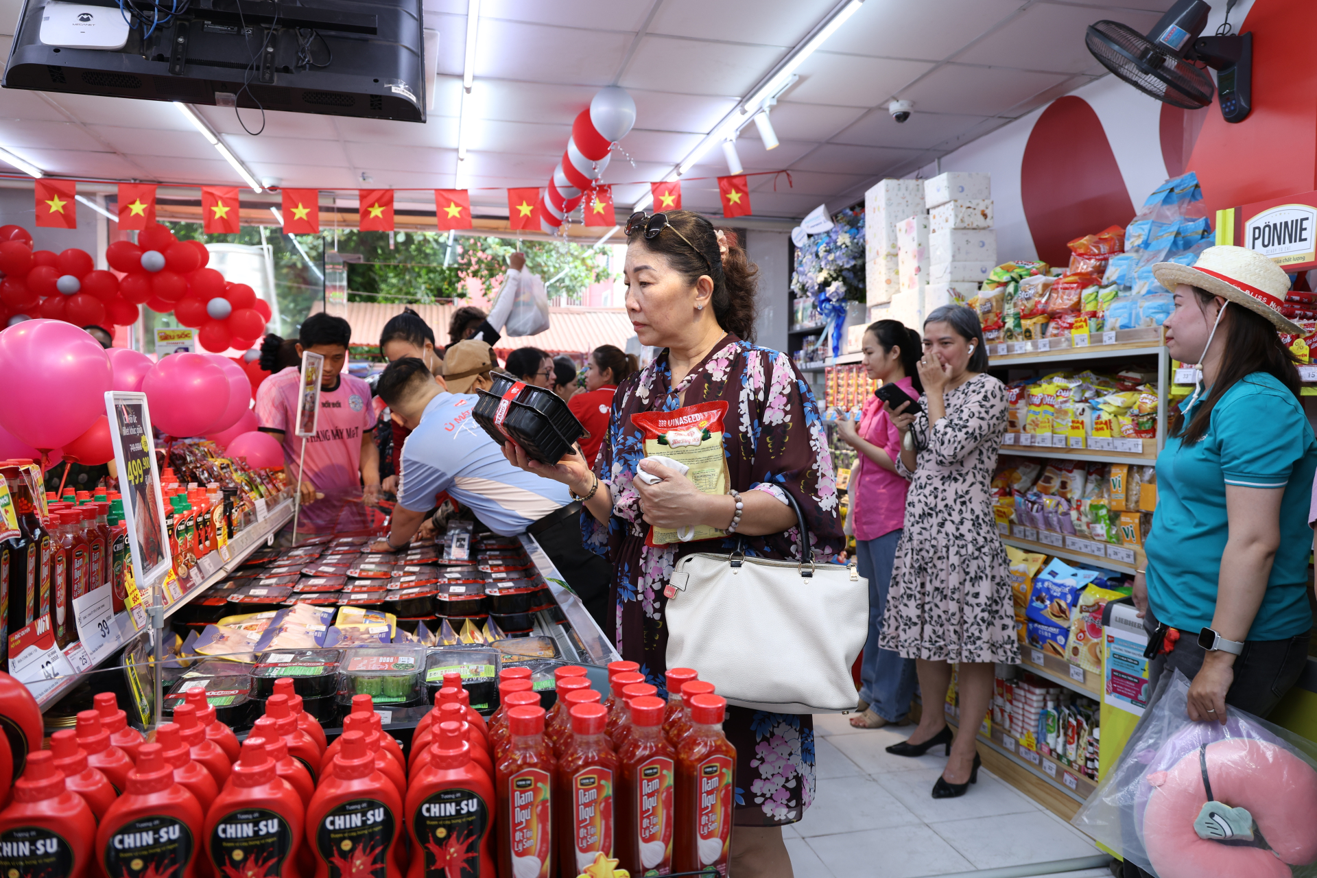 WinMart tăng 55% doanh thu dịp 30/4 - người tiêu dùng xuống tiền nhiều hơn hay siêu thị biết cách kéo khách?