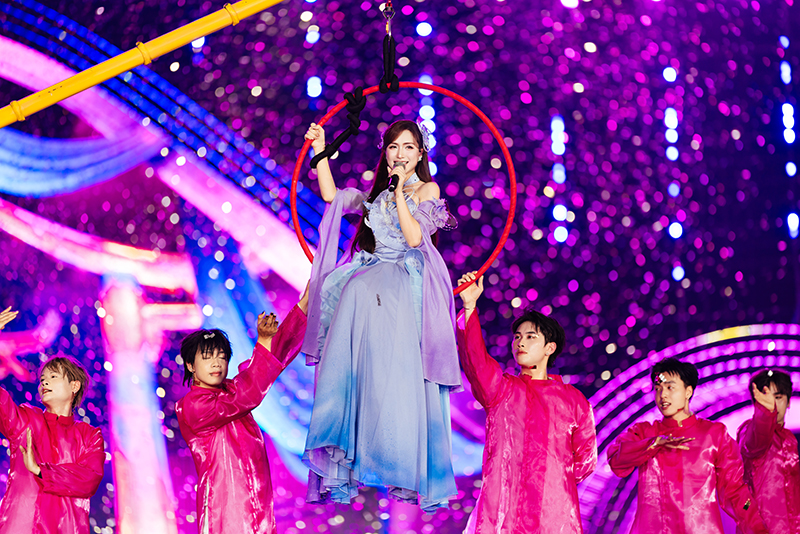 Khán giả được trải nghiệm đa giác quan thông qua dàn dựng sân khấu đẳng cấp Concert