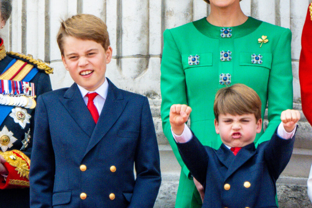 Anh cả George - em út Louis: Tình anh em hoàng gia lặp lại vòng xoay của Thân vương William và Vương tử Harry?