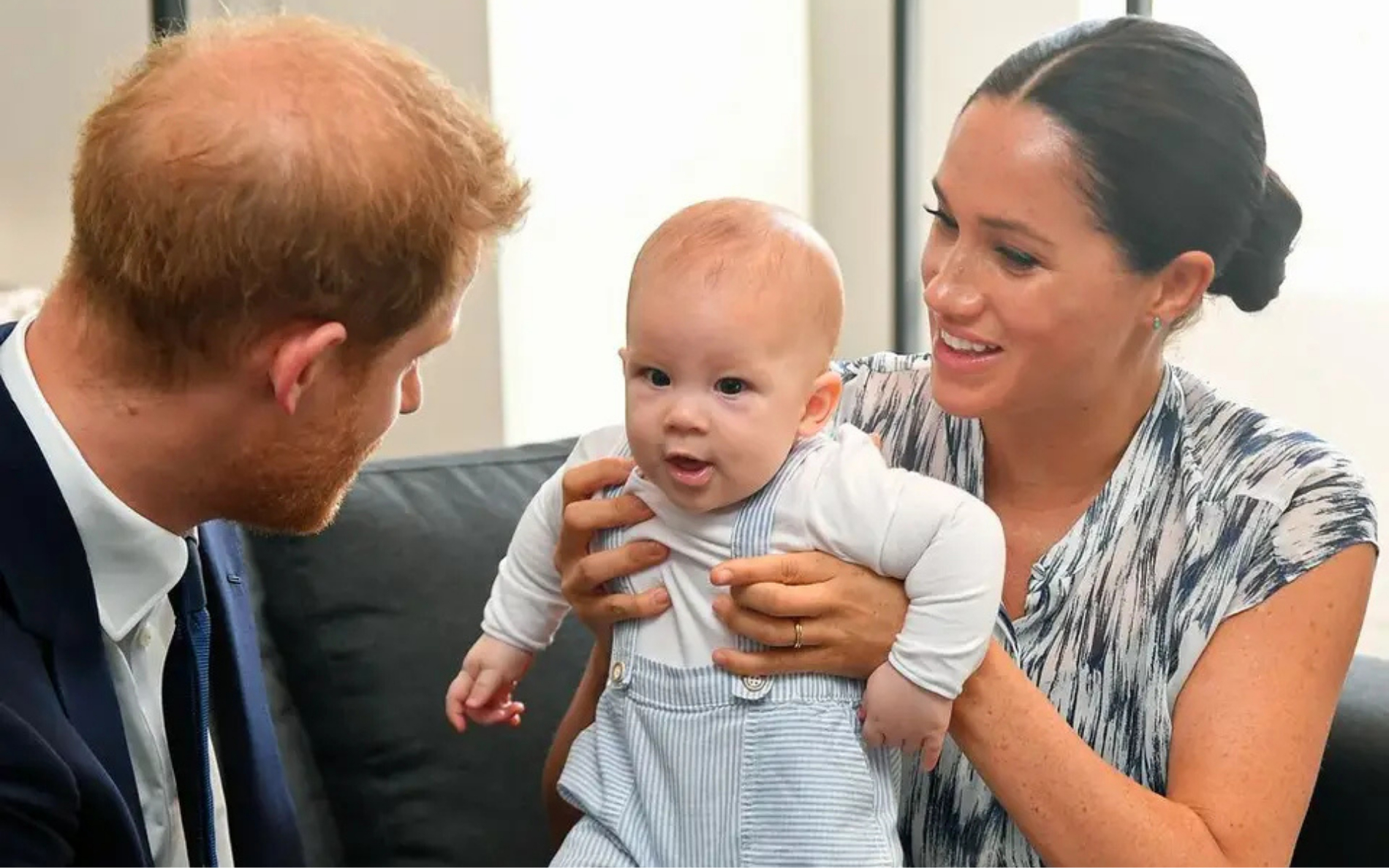 Sinh nhật 7 tuổi của Hoàng tử Archie: Tiệc hoàng gia hay buổi vui riêng tư trong biệt thự 764 tỷ đồng?