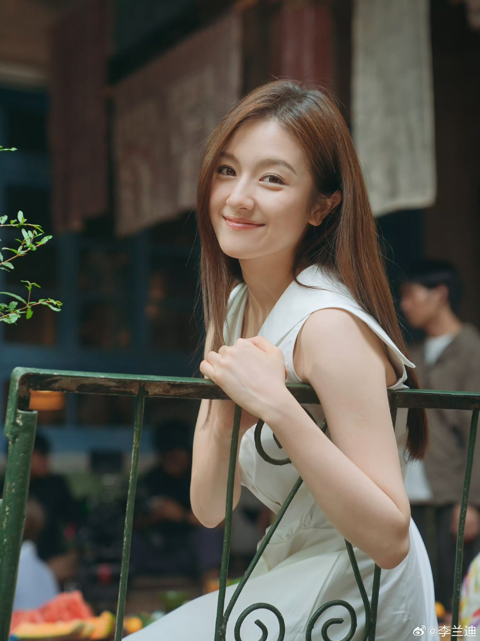 Lâu rồi mới có một diễn viên đẹp tới mức làm người ta phát khóc, đến từng sợi tóc cũng lấp lánh ánh sáng