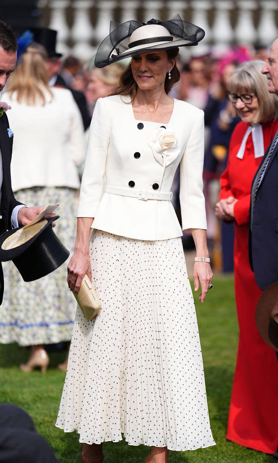 Dàn sao hội tụ tiệc hoàng gia, vợ chồng Kate - William rực rỡ vinh danh người tử tế