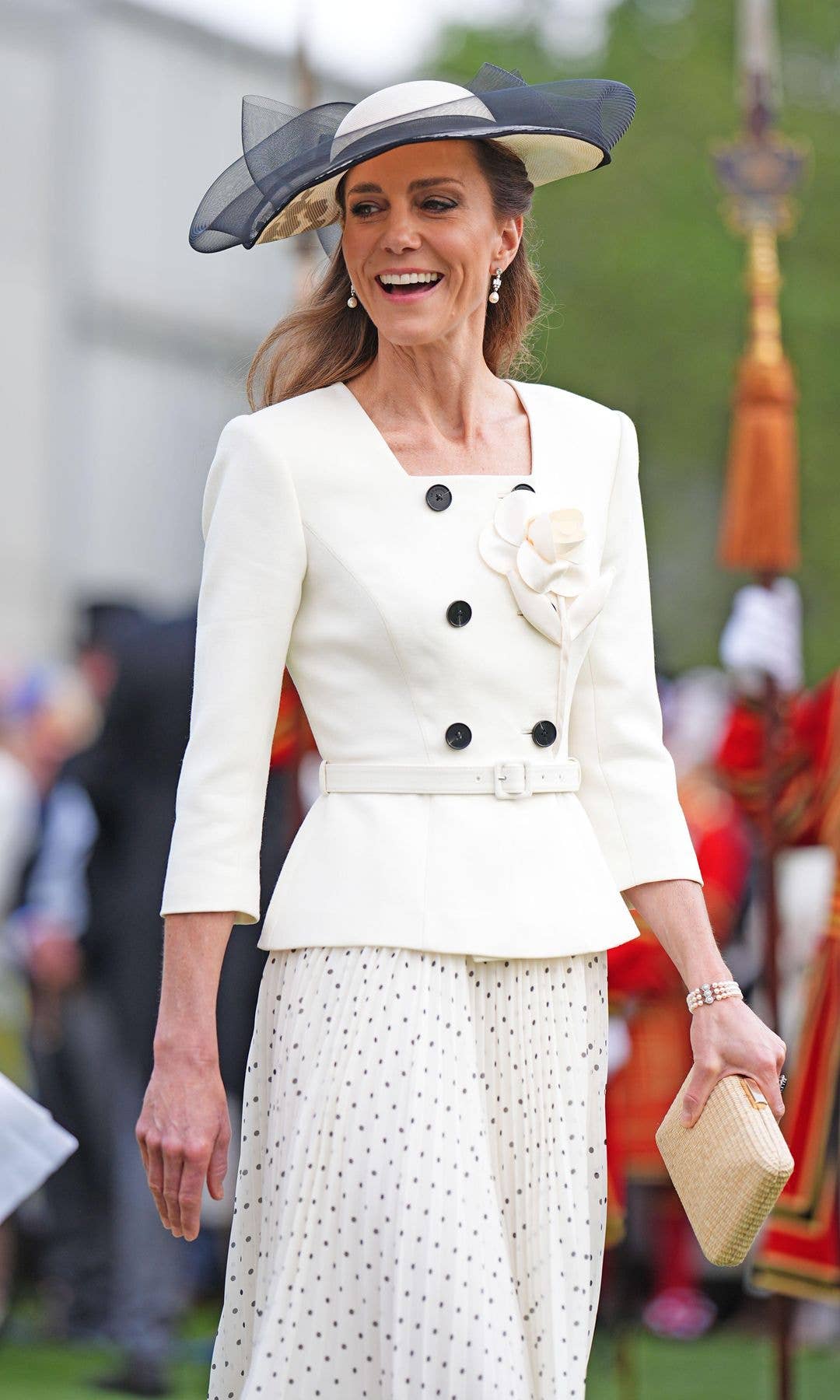 Dàn sao hội tụ tiệc hoàng gia, vợ chồng Kate - William rực rỡ vinh danh người tử tế