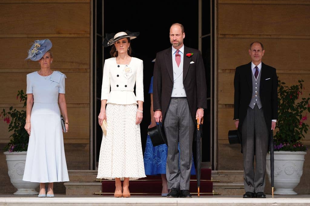 Dàn sao hội tụ tiệc hoàng gia, vợ chồng Kate - William rực rỡ vinh danh người tử tế