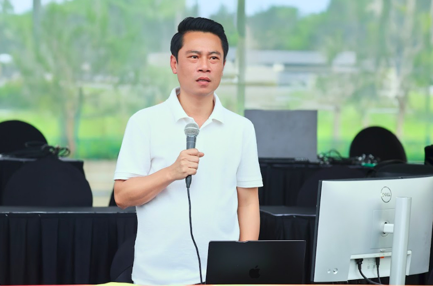 Tổng đạo diễn Phạm Hoàng Giang