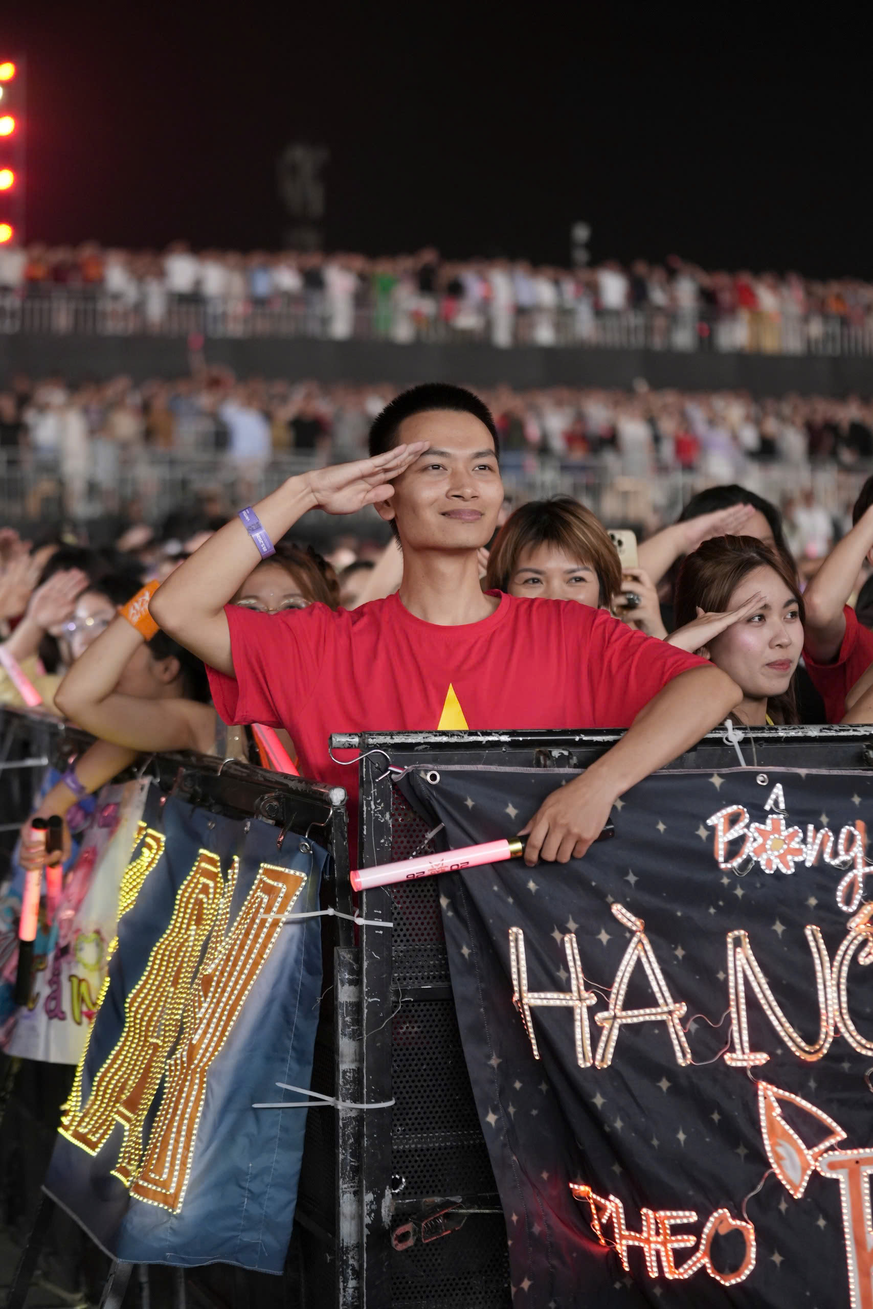 Hà Anh Tuấn, Đông Nhi cùng dàn khí tài