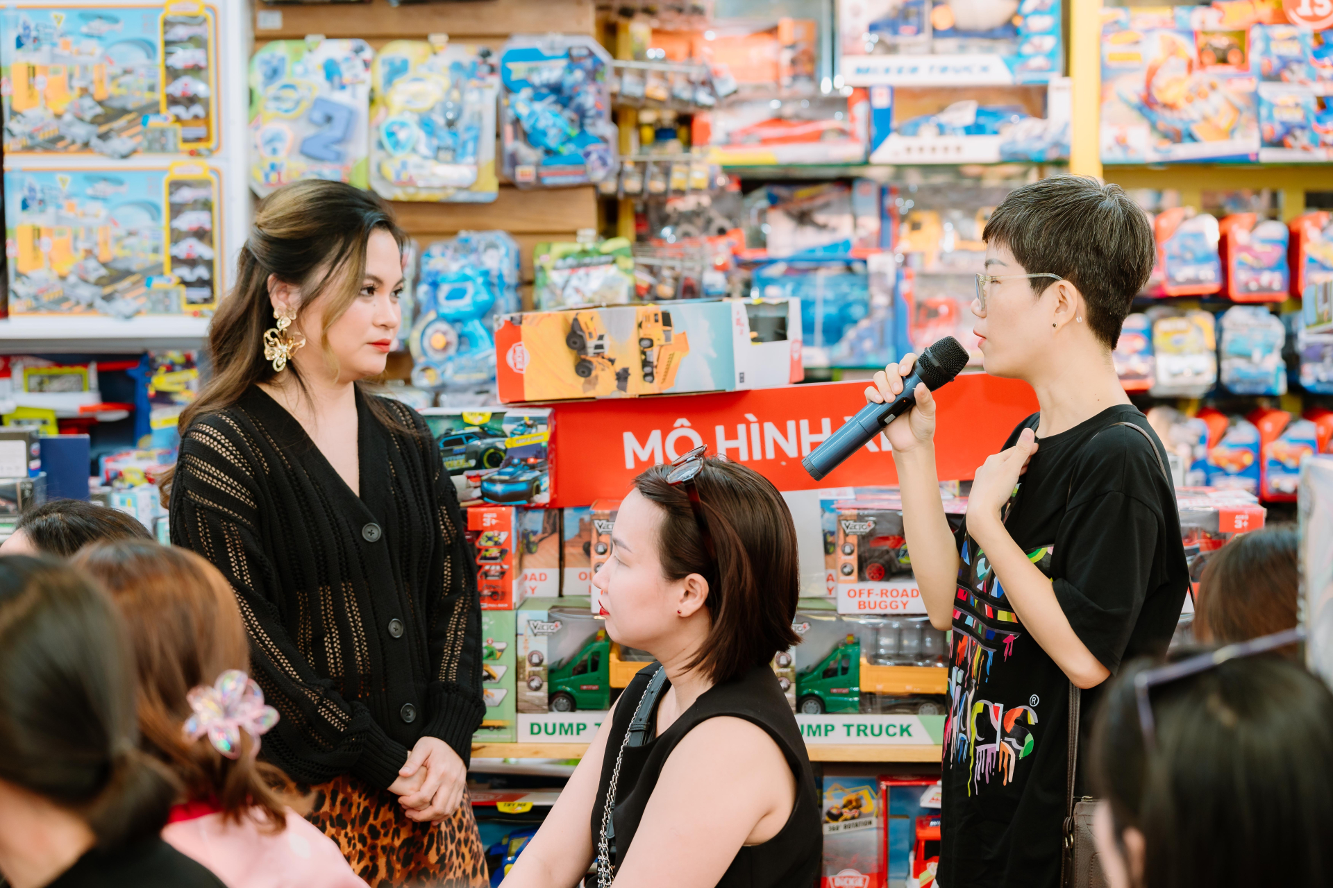 Nhà văn Gari: “Nhiều người phụ nữ trông rất lý trí, thực ra chỉ vì họ không còn cơ hội để được yếu đuối”