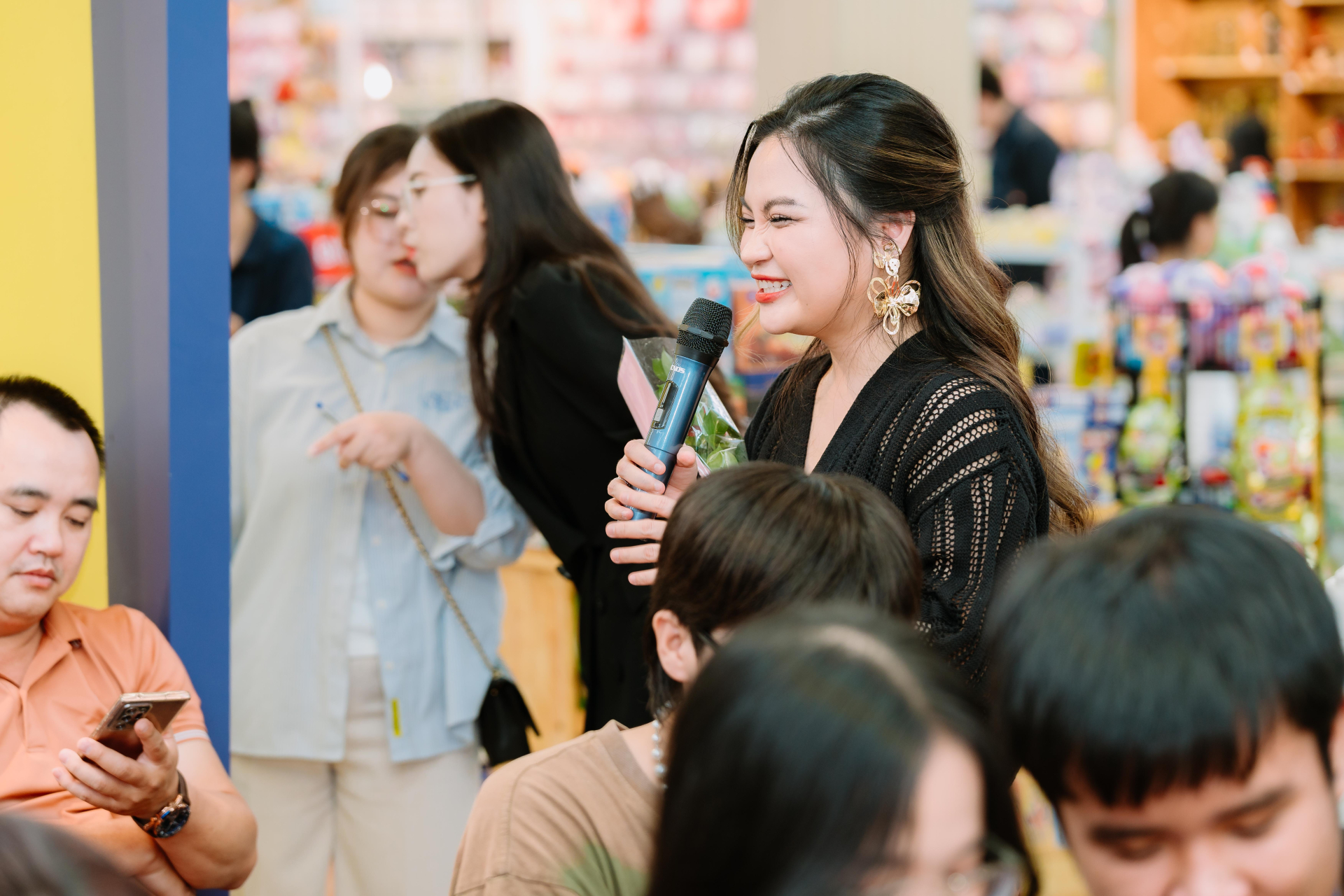 Nhà văn Gari: “Nhiều người phụ nữ trông rất lý trí, thực ra chỉ vì họ không còn cơ hội để được yếu đuối”